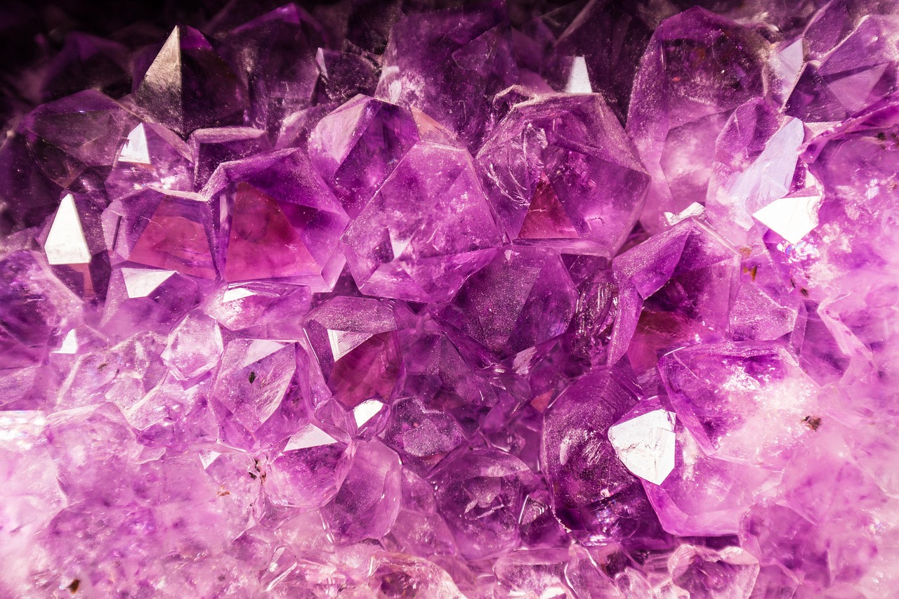 ¿Por qué se rompen los cristales solos?