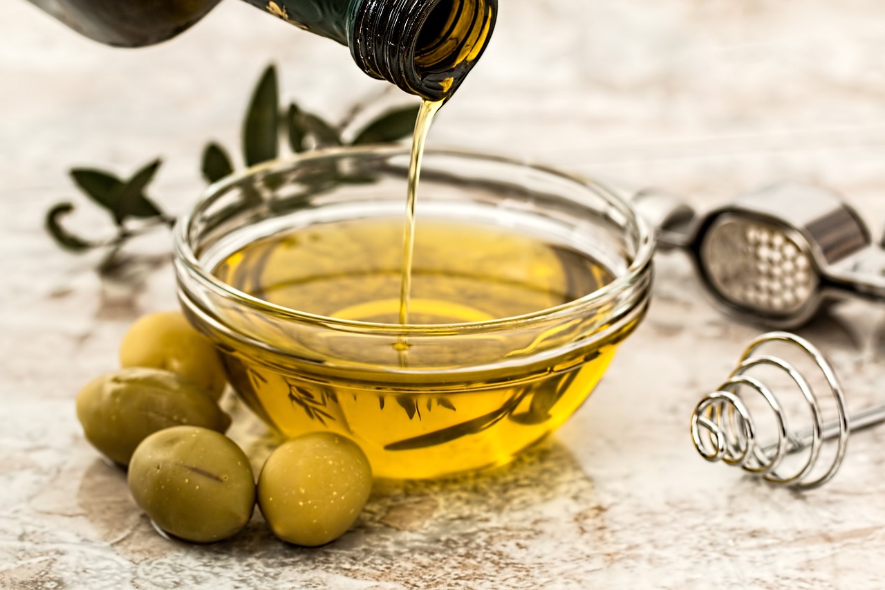 ¿Dónde se encuentra el aceite en un auto?
